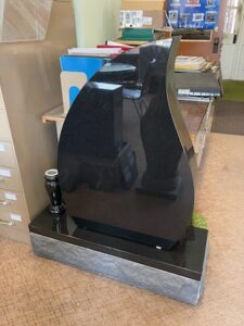 jet black single teardrop monument