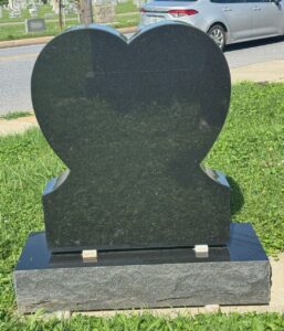 Heart Single Monuement Jet Black