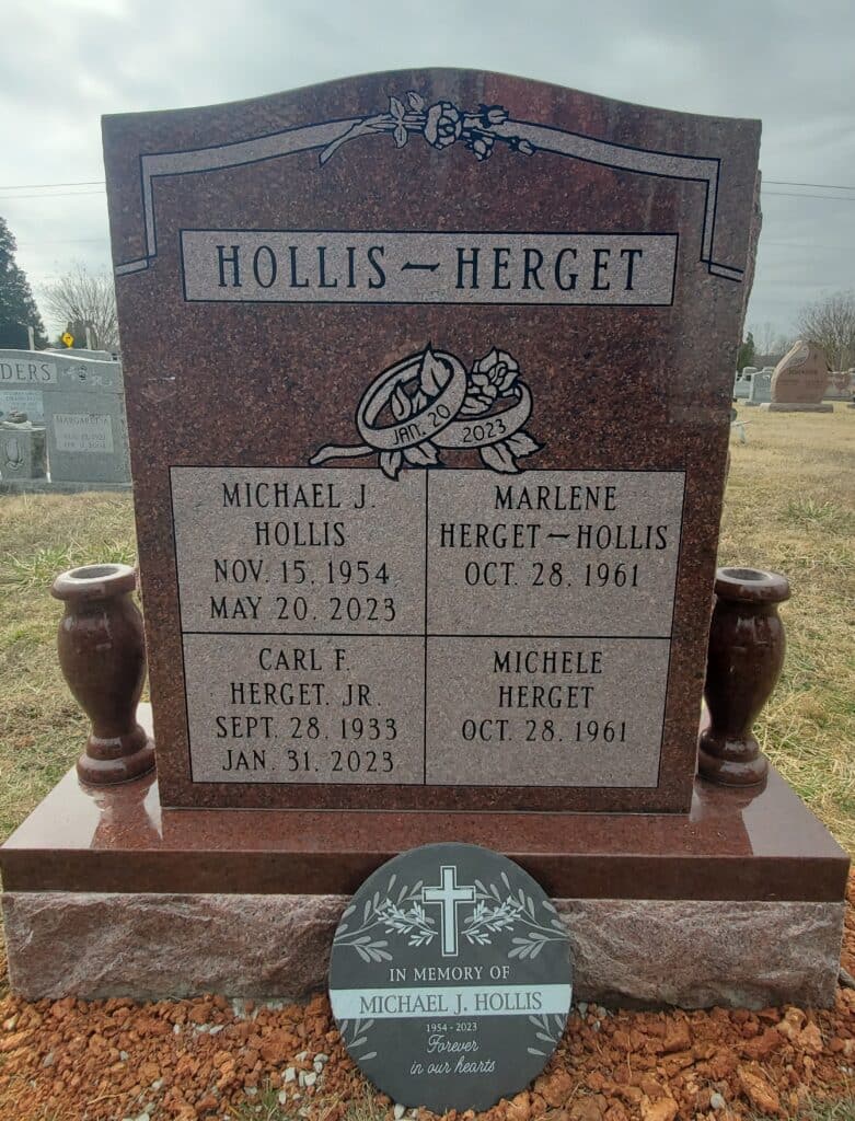 Two-name monument with four names