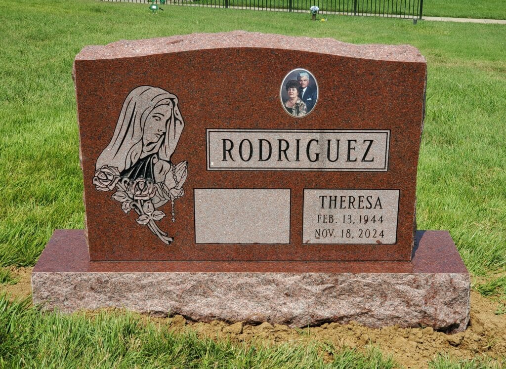 Companion memorial with Blessed Mary and color ceramic cameo photo